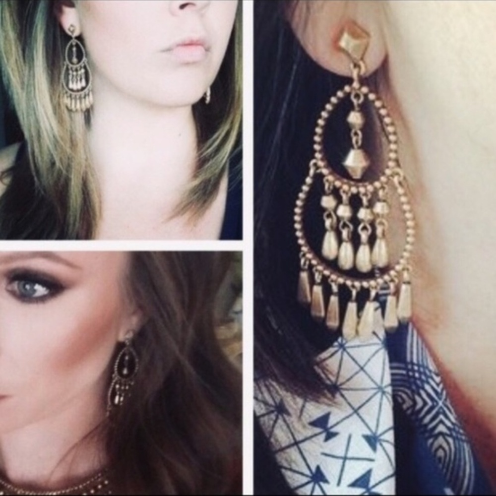 Stella & Dot | Vintage Gold Reverie Chandelier Shoulder Duster Tiered Earrings - Picture 9 of 12